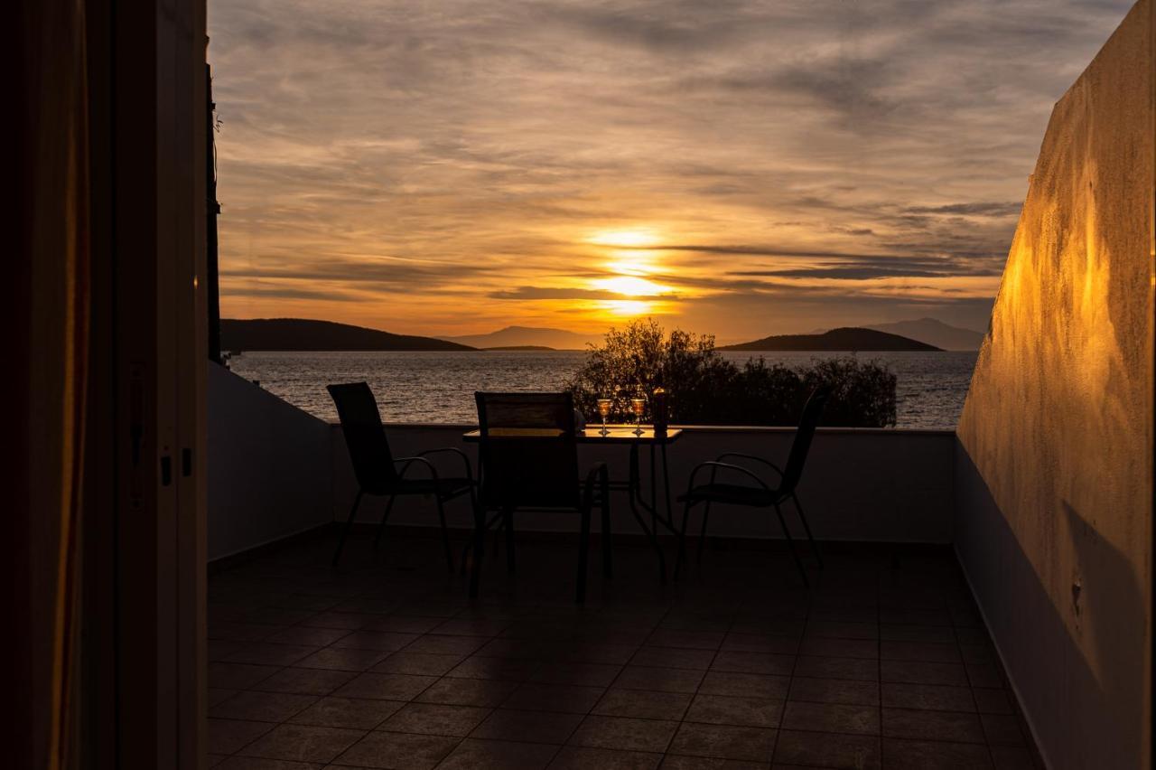 Ο Μόλος Apartman Marmari  Kültér fotó